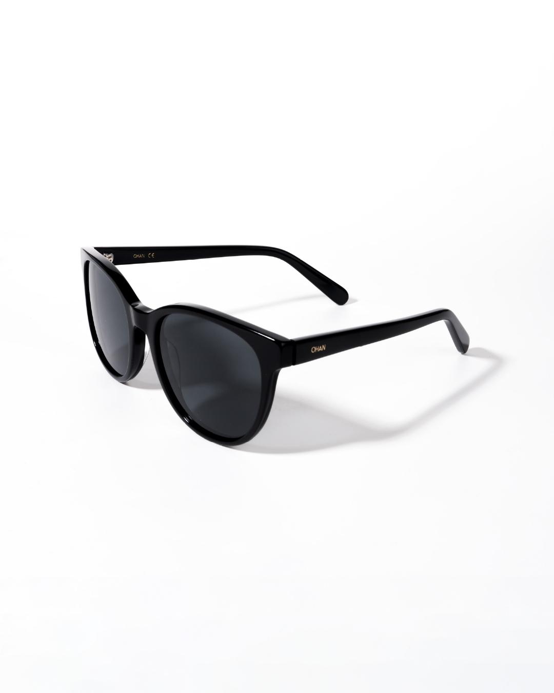 yuki-4-web-100jpg3yuki-sunglasses.jpg